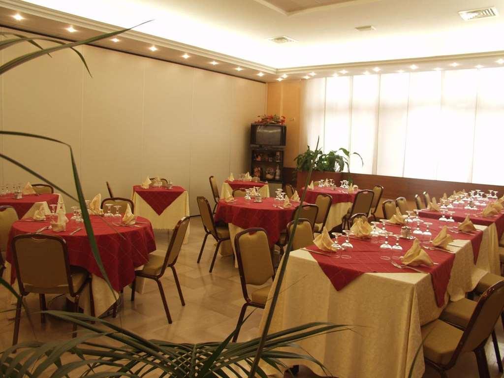 Hotel Residence Memmina فروزينوني المطعم الصورة