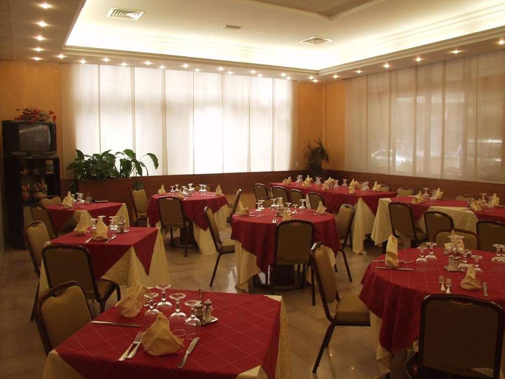 Hotel Residence Memmina فروزينوني المطعم الصورة